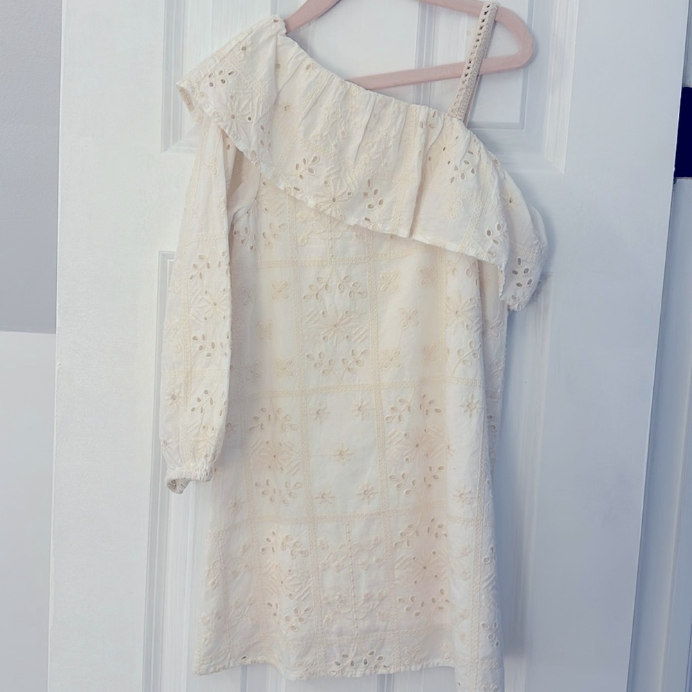 Zara girls dress size 7, embroidered. Cream color